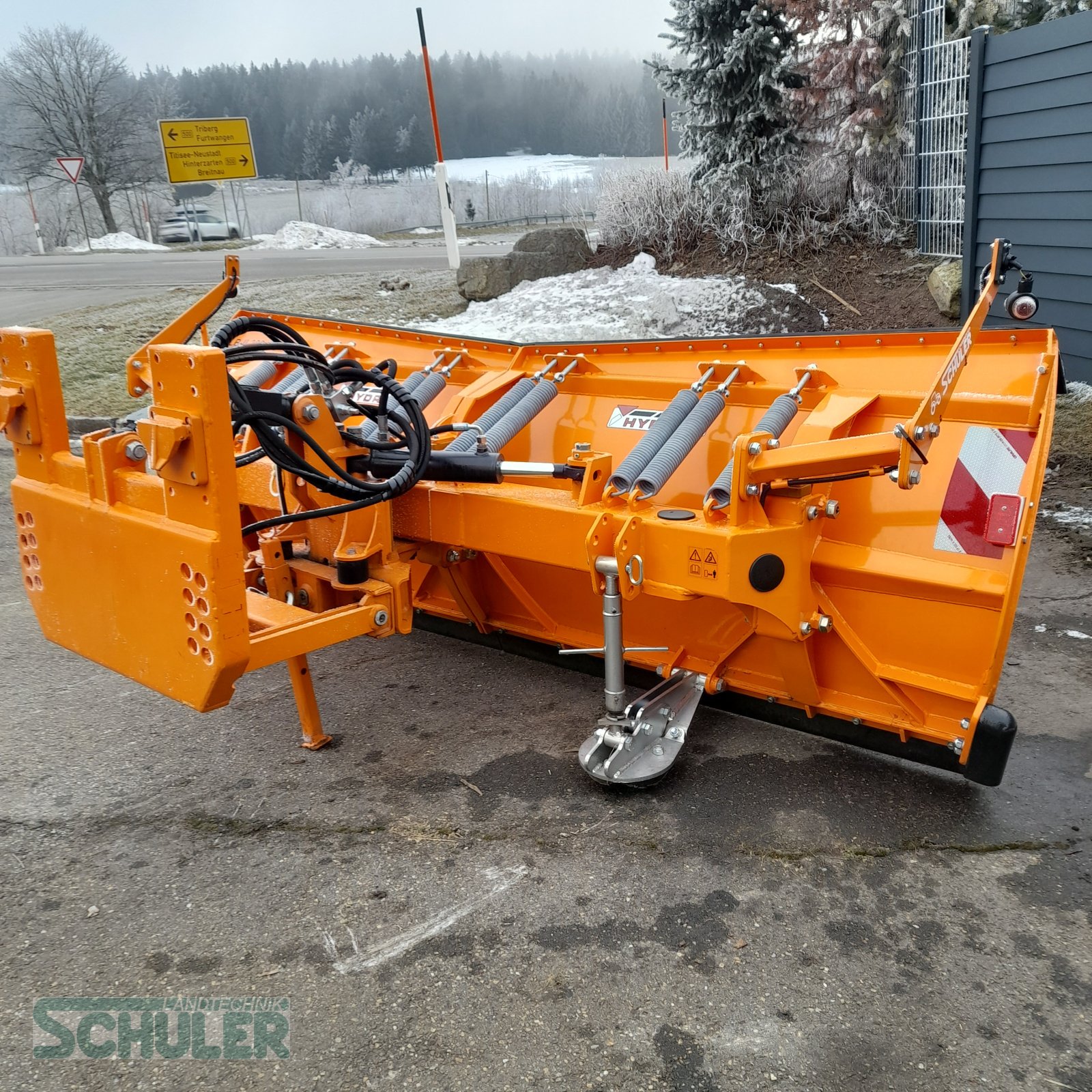 Schneeräumschild des Typs Hydrac LB-ll-300, Neumaschine in St. Märgen (Bild 1)