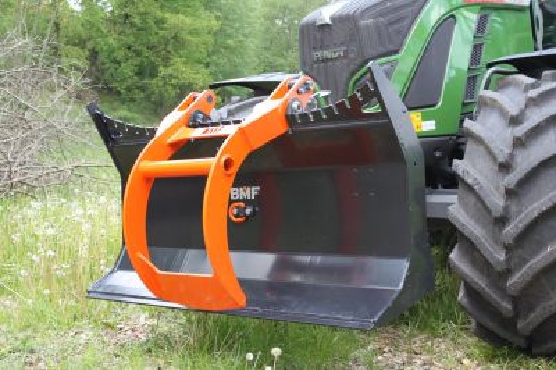 Schneeräumschild des Typs Polterschild mit Niederhalter BMF Werkzeugbox Reil & Eichinger Forstbox Seilwinde, Neumaschine in Nittenau (Bild 2)