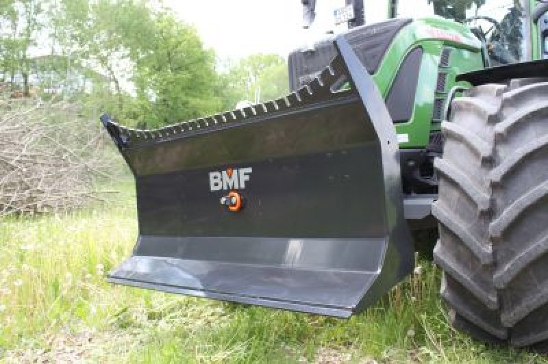 Schneeräumschild des Typs Polterschild ohne Niederhalter BMF Werkzeugbox Reil & Eichinger Forstbox Seilwinde, Neumaschine in Nittenau (Bild 3)