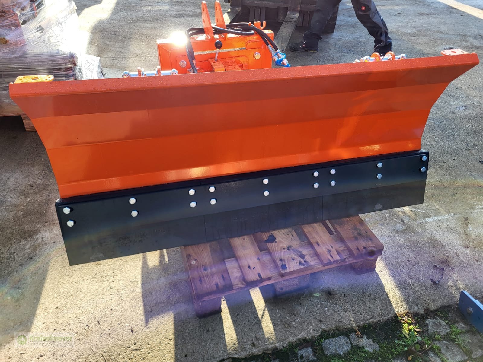 Schneeräumschild tip Sonstige 160 cm Niveau-/Pendelausgleich + extra dicke Gummi-Verschleiß-Räumleiste + hydr. schwenkbar NEU, Neumaschine in Feuchtwangen (Poză 2)