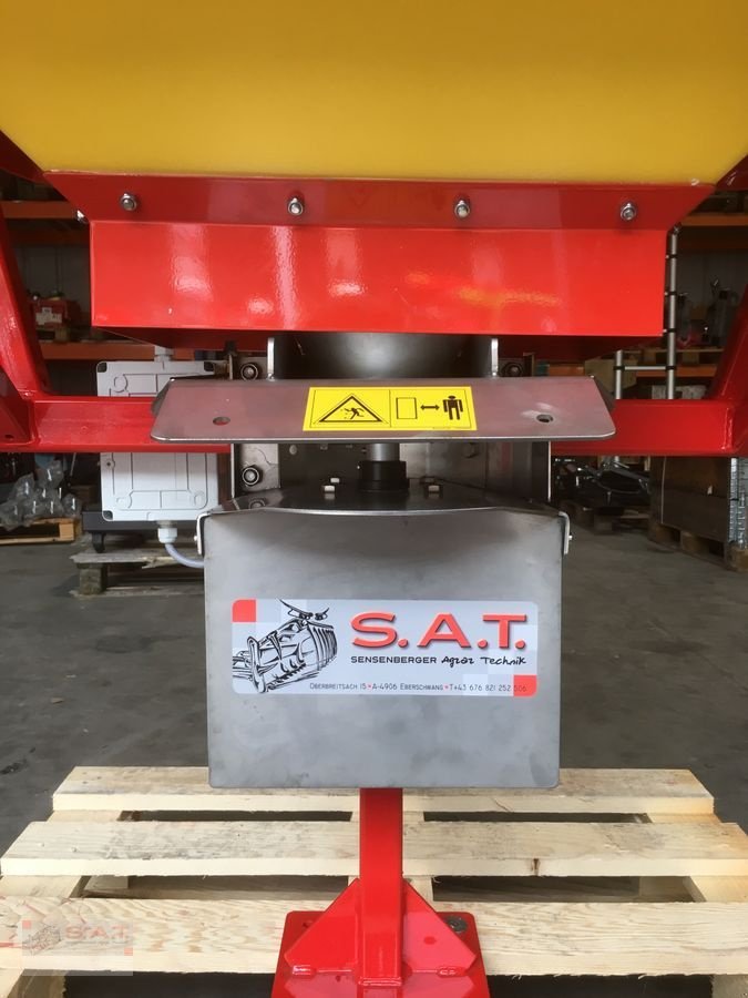 Schneeräumschild des Typs Sonstige AKTION-Salz und Splitstreuer Winterprofi 12 Volt, Neumaschine in Eberschwang (Bild 18)