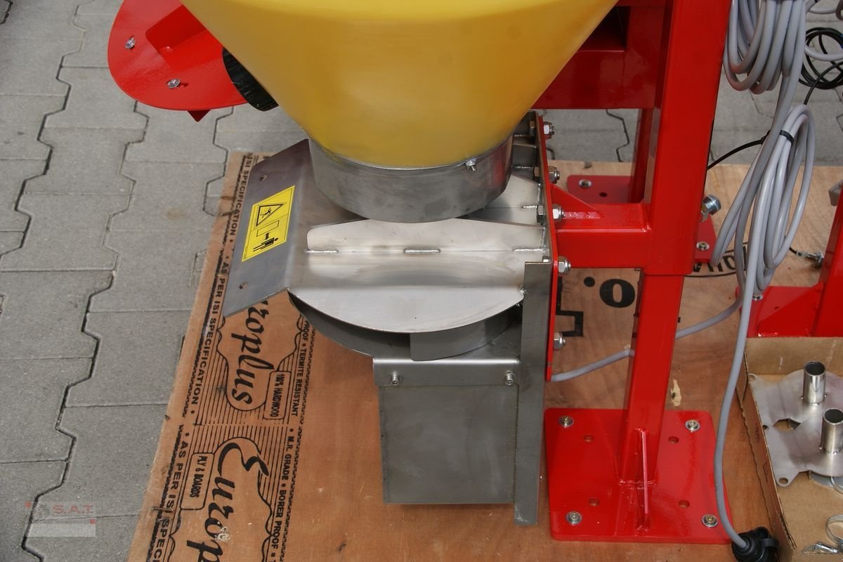 Schneeräumschild des Typs Sonstige AKTION-Salz und Splitstreuer Winterprofi 12 Volt, Neumaschine in Eberschwang (Bild 4)