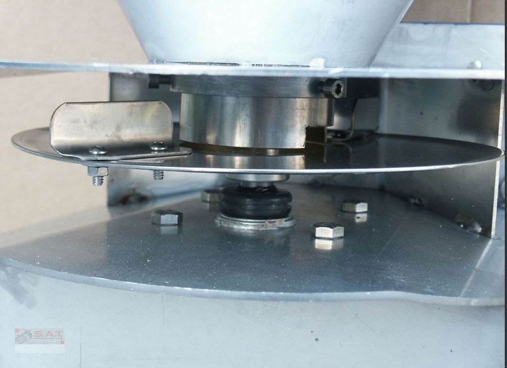 Schneeräumschild des Typs Sonstige AKTION-Salz und Splitstreuer Winterprofi 12 Volt, Neumaschine in Eberschwang (Bild 9)