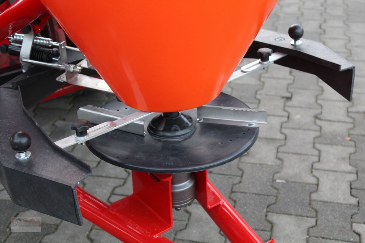 Schneeräumschild des Typs Sonstige Salz und Splitstreuer hydraulisch-200-400 Liter, Neumaschine in Eberschwang (Bild 12)