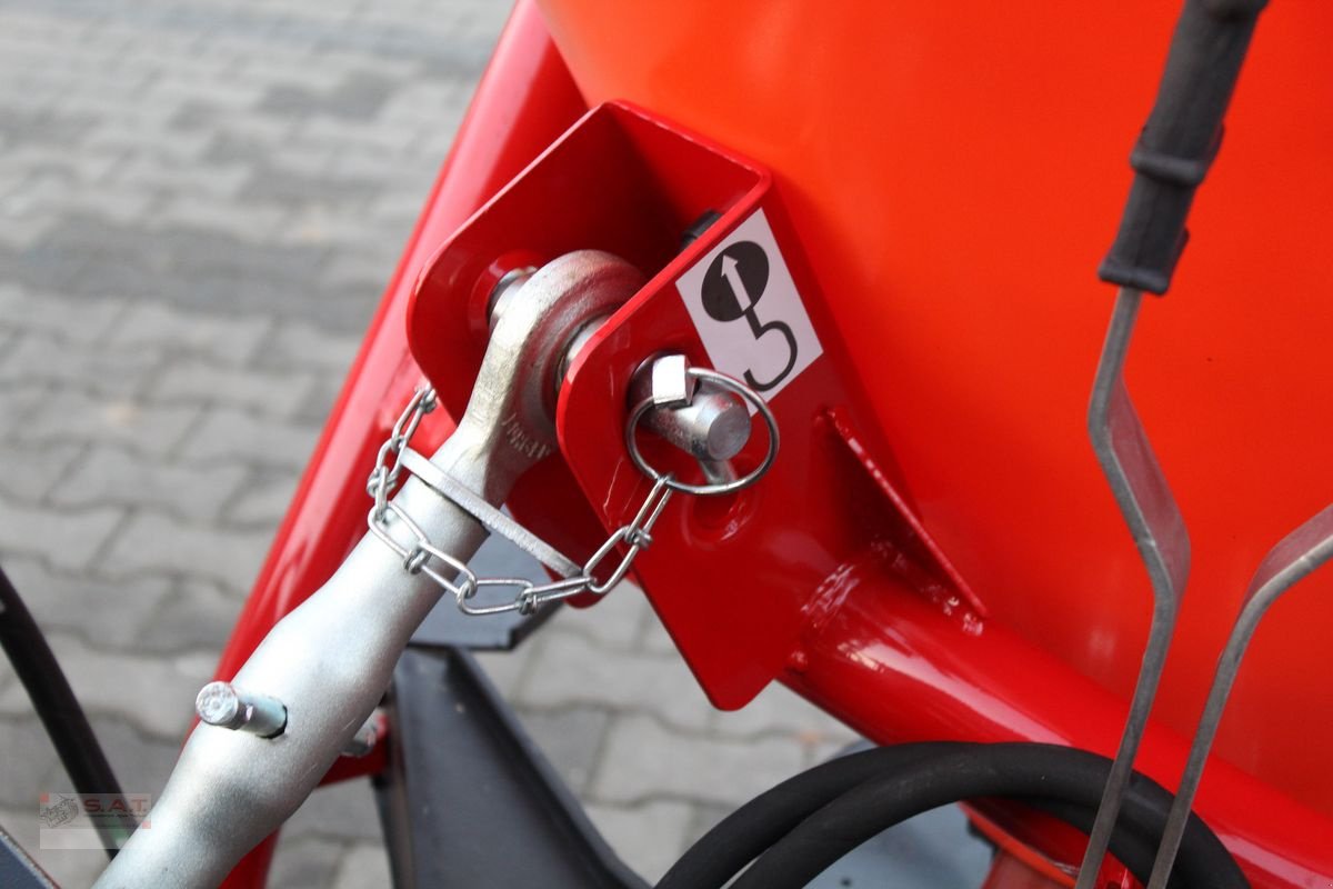 Schneeräumschild des Typs Sonstige Salz und Splitstreuer hydraulisch-200-400 Liter, Neumaschine in Eberschwang (Bild 16)