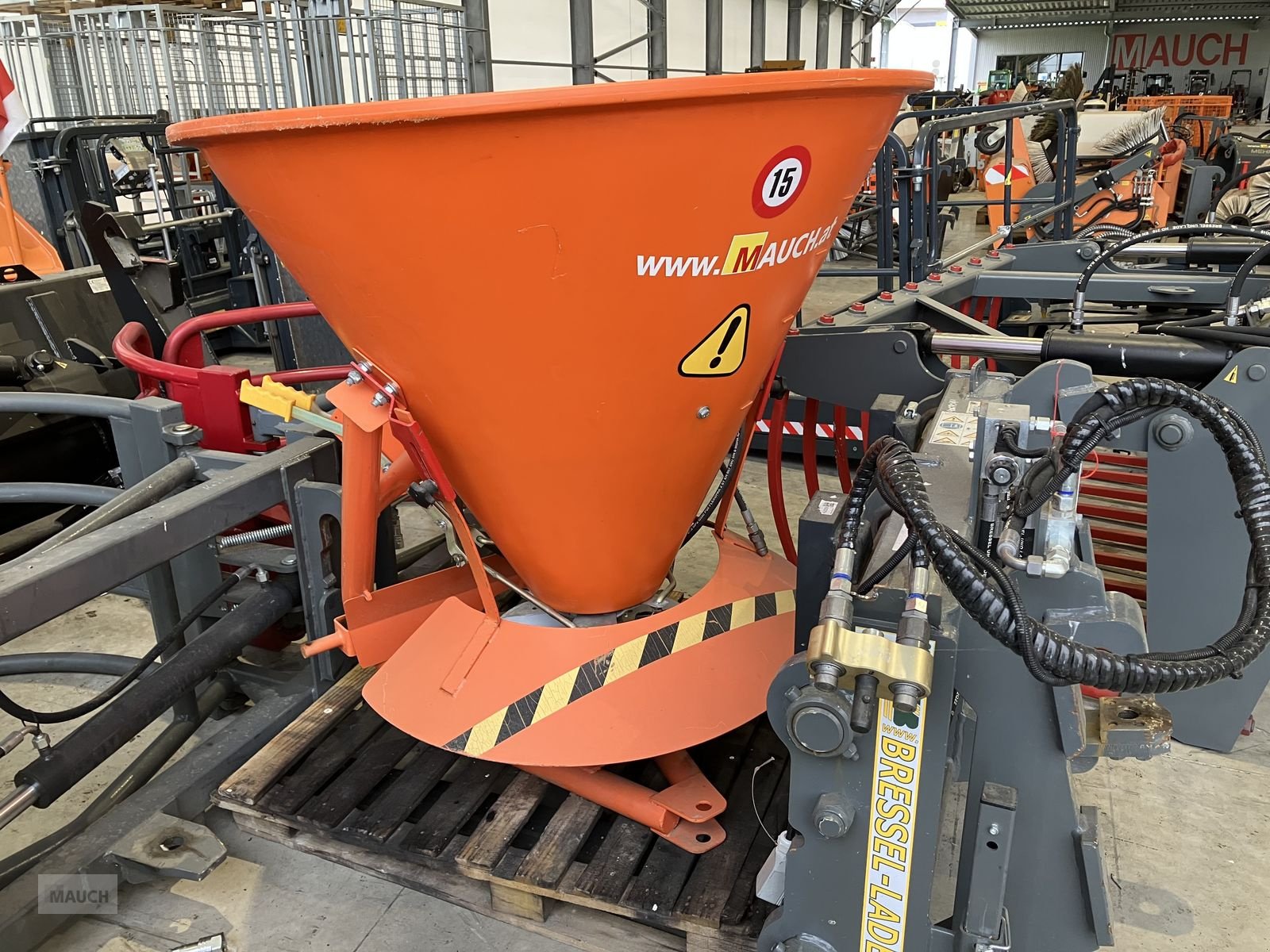 Schneeräumschild typu Sonstige Salz- und Splittstreuer, Gebrauchtmaschine v Burgkirchen (Obrázek 1)