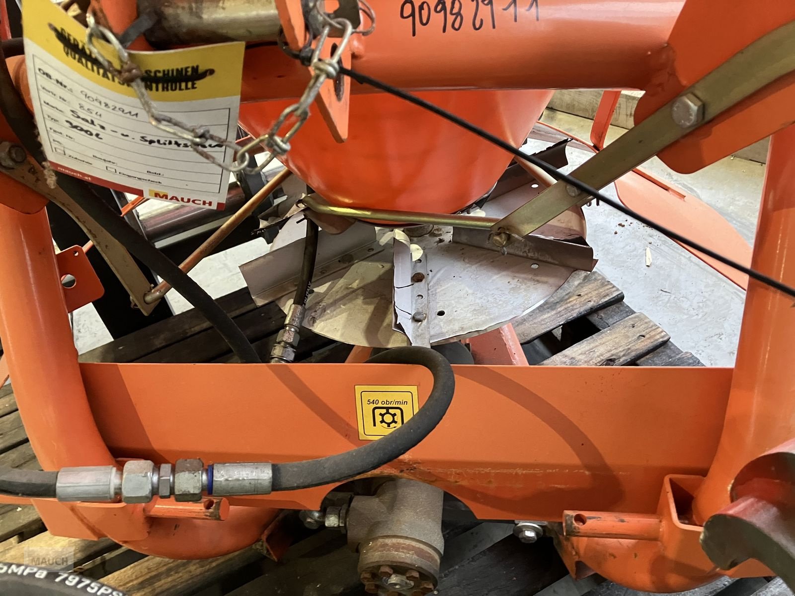 Schneeräumschild typu Sonstige Salz- und Splittstreuer, Gebrauchtmaschine v Burgkirchen (Obrázek 10)