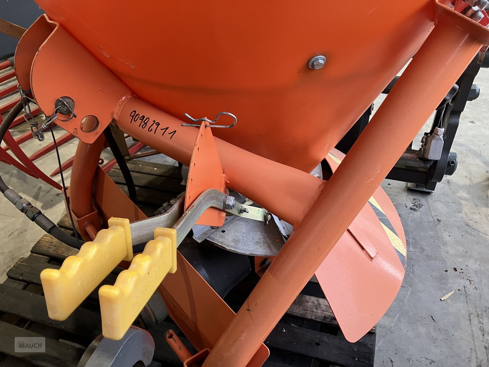Schneeräumschild typu Sonstige Salz- und Splittstreuer, Gebrauchtmaschine v Burgkirchen (Obrázek 9)