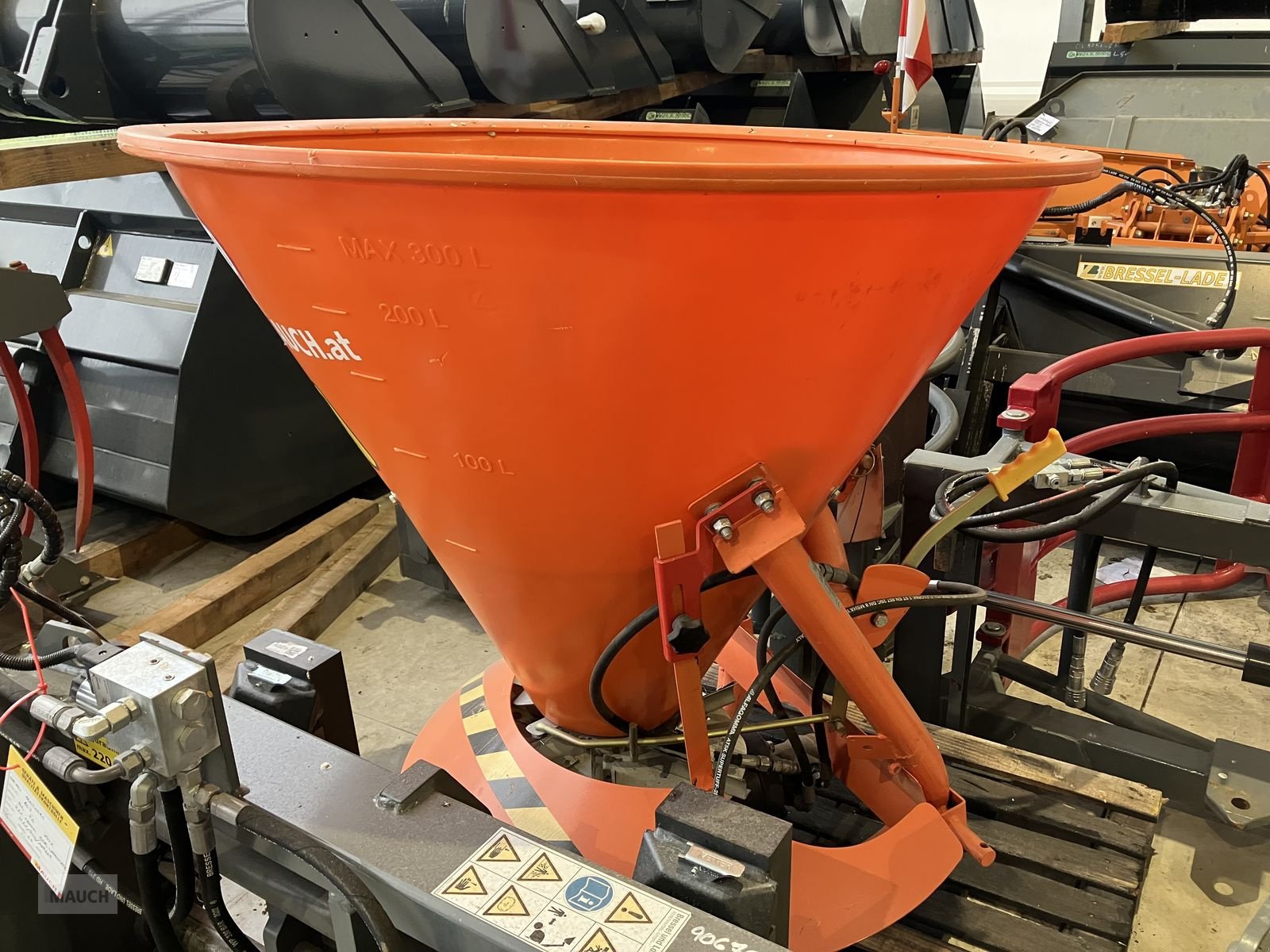 Schneeräumschild typu Sonstige Salz- und Splittstreuer, Gebrauchtmaschine v Burgkirchen (Obrázek 5)