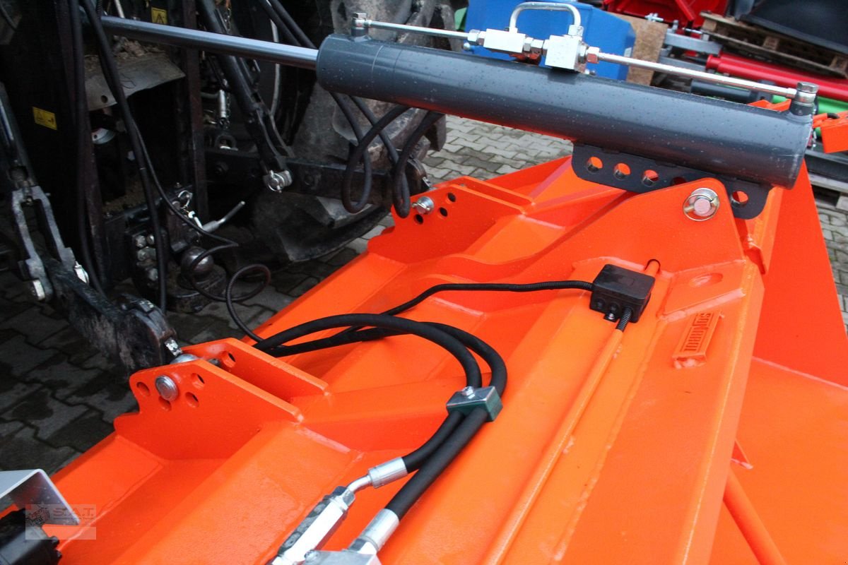 Schneeräumschild des Typs Sonstige SAT Selbstladestreuer - Salz und Splitstreuer, Neumaschine in Eberschwang (Bild 13)