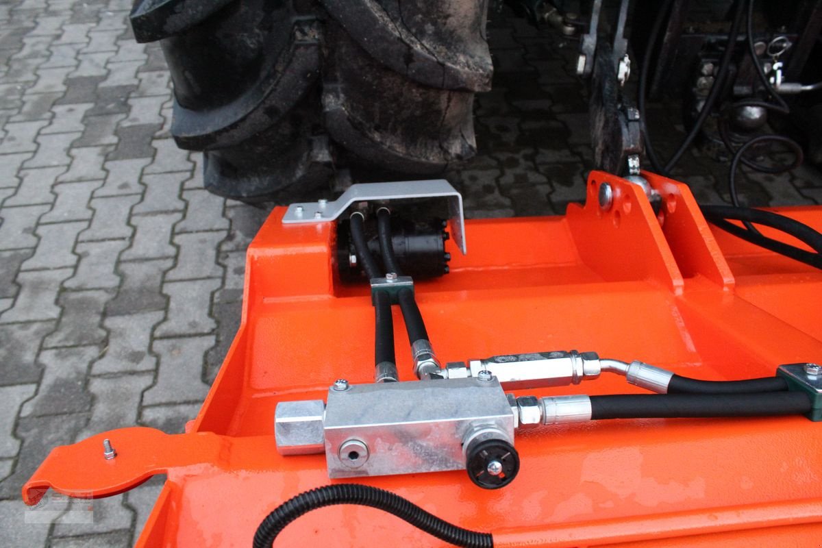 Schneeräumschild des Typs Sonstige SAT Selbstladestreuer - Salz und Splitstreuer, Neumaschine in Eberschwang (Bild 12)