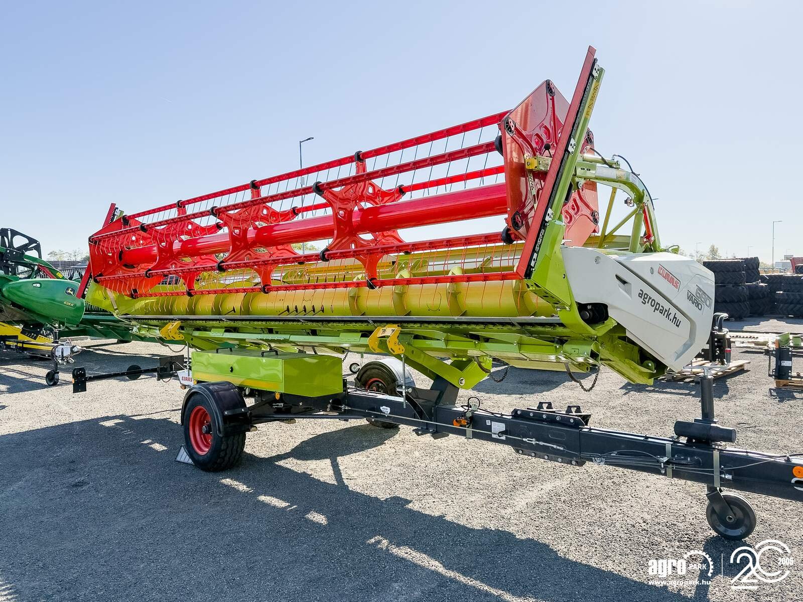 Schneidwerk typu CLAAS V680 (Vario 680) 6,8 m Vario header for Claas Tucano and Lexion combines, transport trolley, rape side knives, Gebrauchtmaschine v Csengele (Obrázek 1)