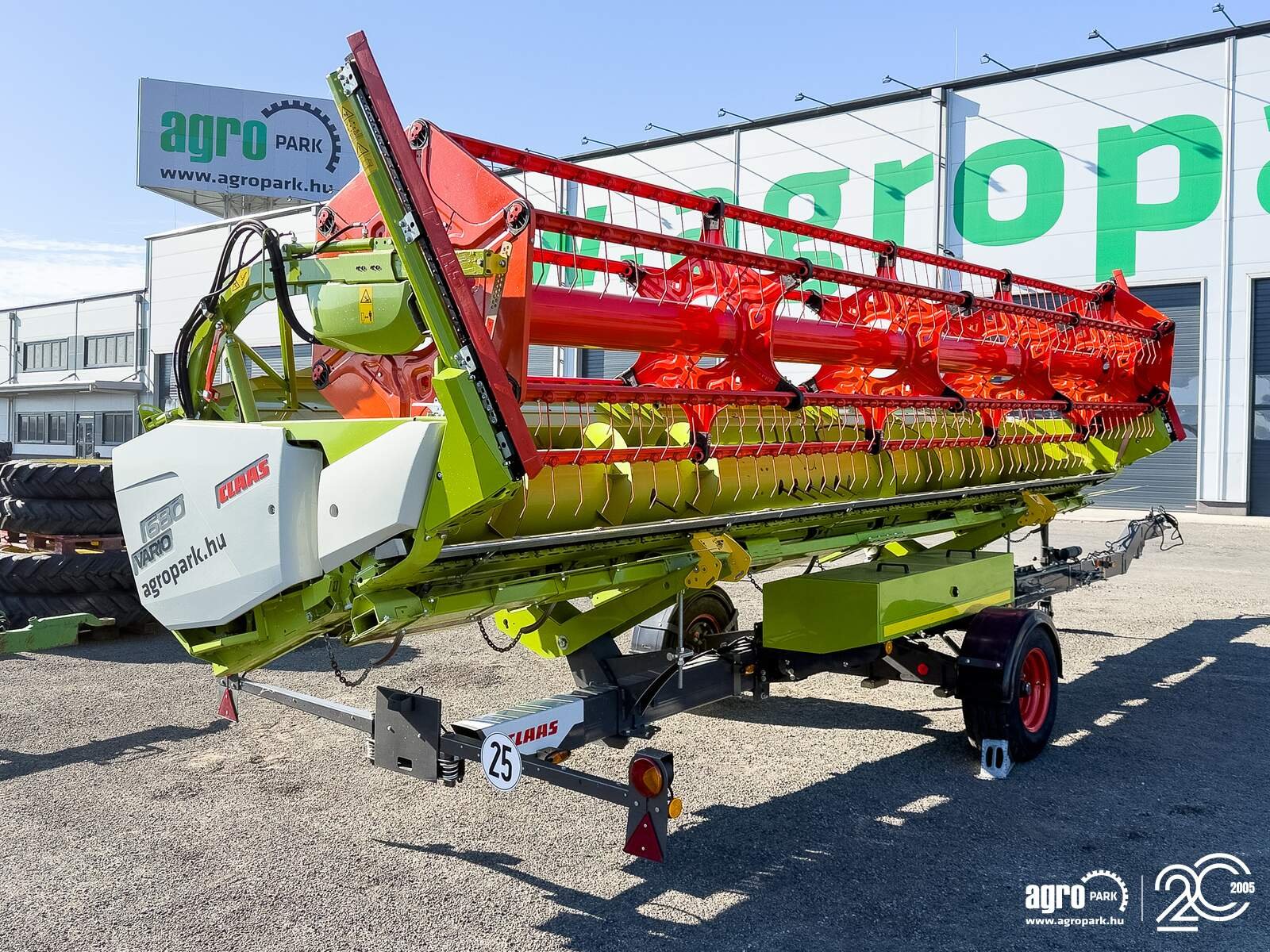 Schneidwerk typu CLAAS V680 (Vario 680) 6,8 m Vario header for Claas Tucano and Lexion combines, transport trolley, rape side knives, Gebrauchtmaschine v Csengele (Obrázek 5)