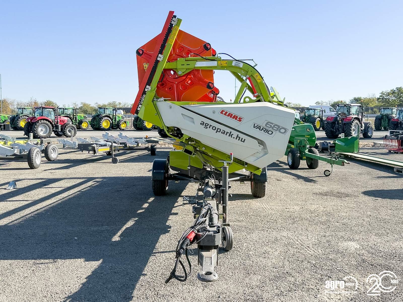 Schneidwerk typu CLAAS V680 (Vario 680) 6,8 m Vario header for Claas Tucano and Lexion combines, transport trolley, rape side knives, Gebrauchtmaschine v Csengele (Obrázek 9)