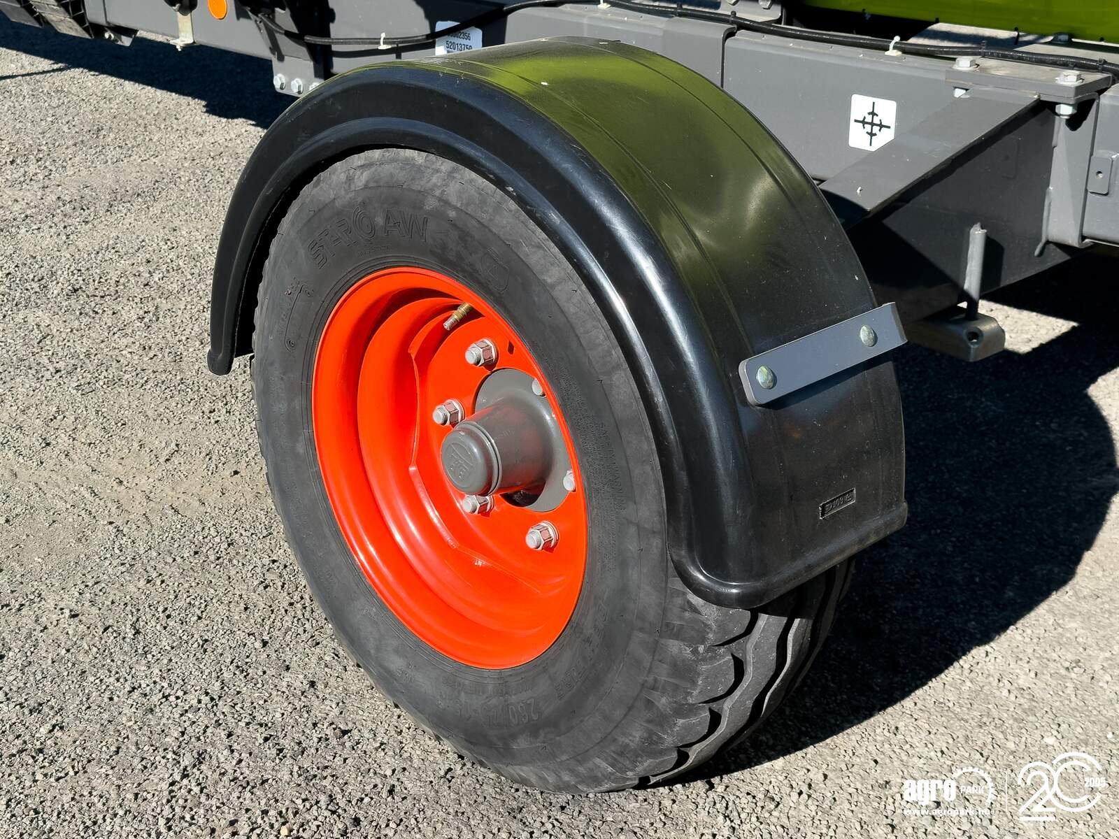 Schneidwerk typu CLAAS V680 (Vario 680) 6,8 m Vario header for Claas Tucano and Lexion combines, transport trolley, rape side knives, Gebrauchtmaschine v Csengele (Obrázek 19)