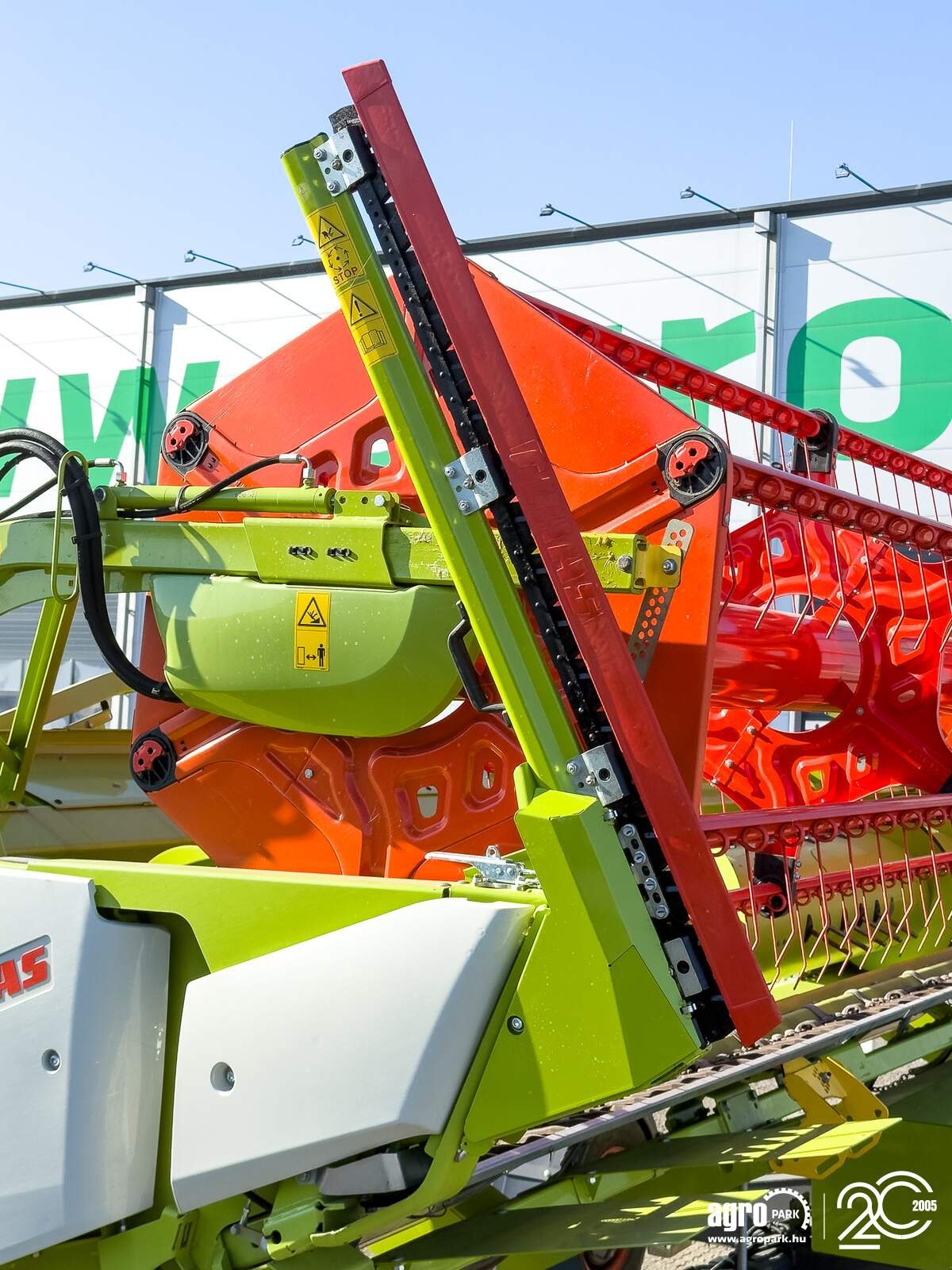 Schneidwerk typu CLAAS V680 (Vario 680) 6,8 m Vario header for Claas Tucano and Lexion combines, transport trolley, rape side knives, Gebrauchtmaschine v Csengele (Obrázek 20)