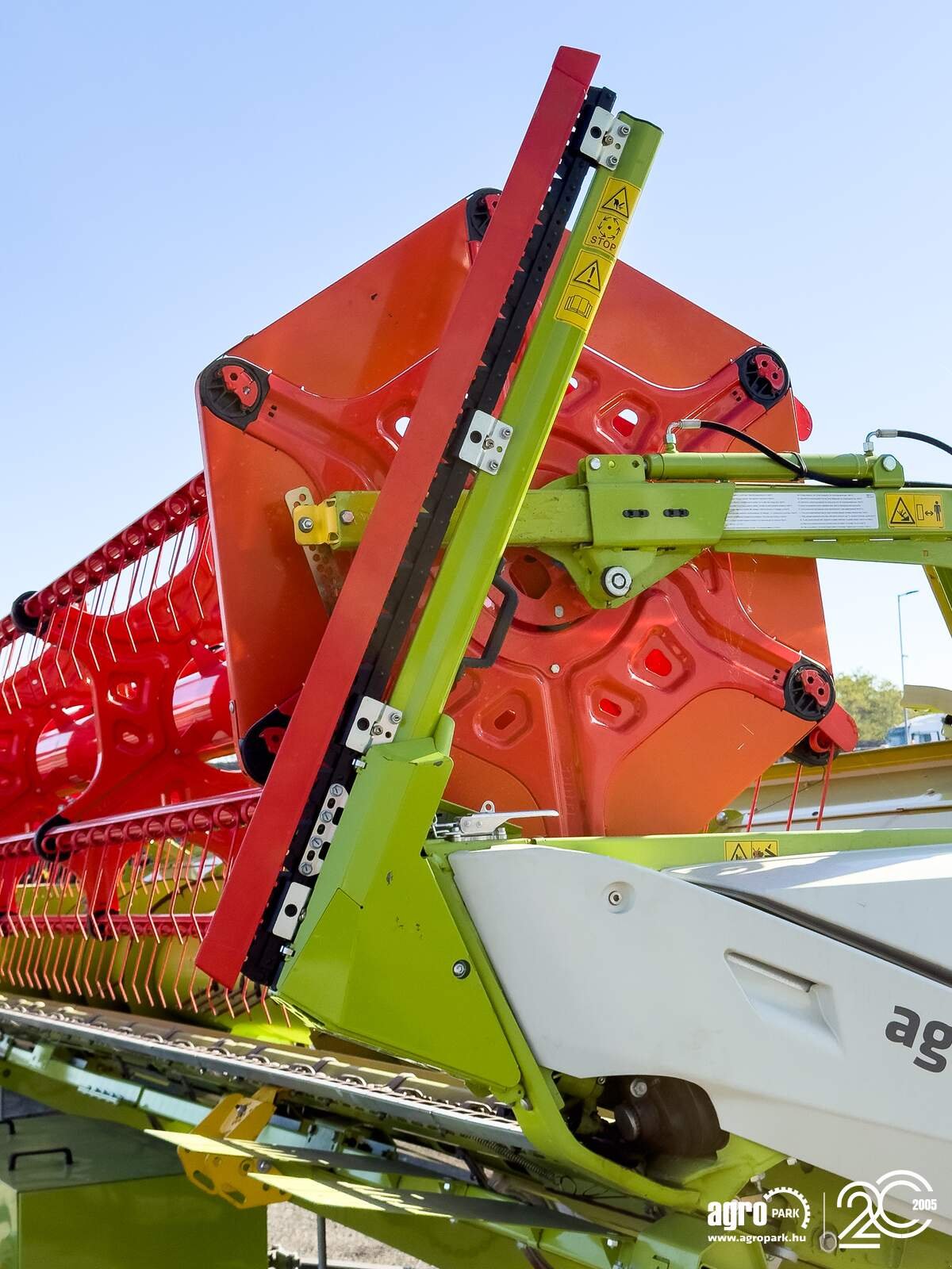 Schneidwerk typu CLAAS V680 (Vario 680) 6,8 m Vario header for Claas Tucano and Lexion combines, transport trolley, rape side knives, Gebrauchtmaschine v Csengele (Obrázek 21)