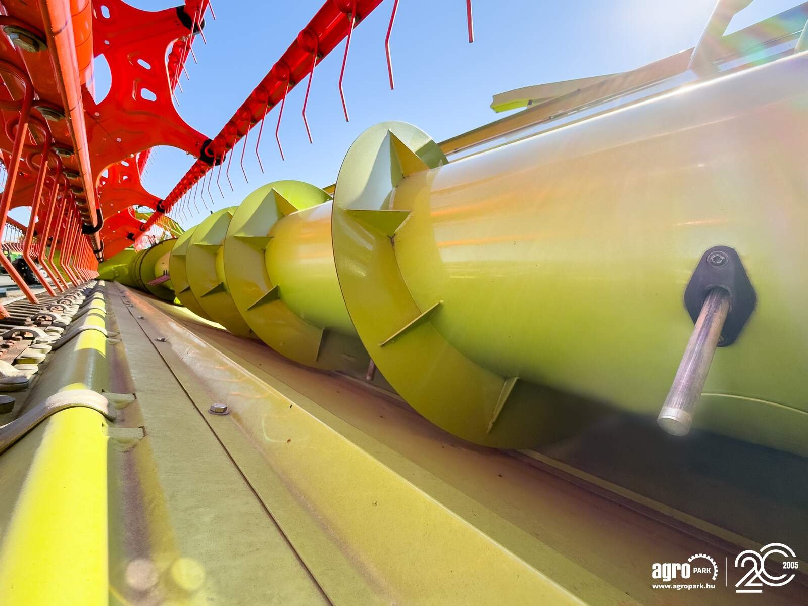 Schneidwerk typu CLAAS V680 (Vario 680) 6,8 m Vario header for Claas Tucano and Lexion combines, transport trolley, rape side knives, Gebrauchtmaschine v Csengele (Obrázek 23)