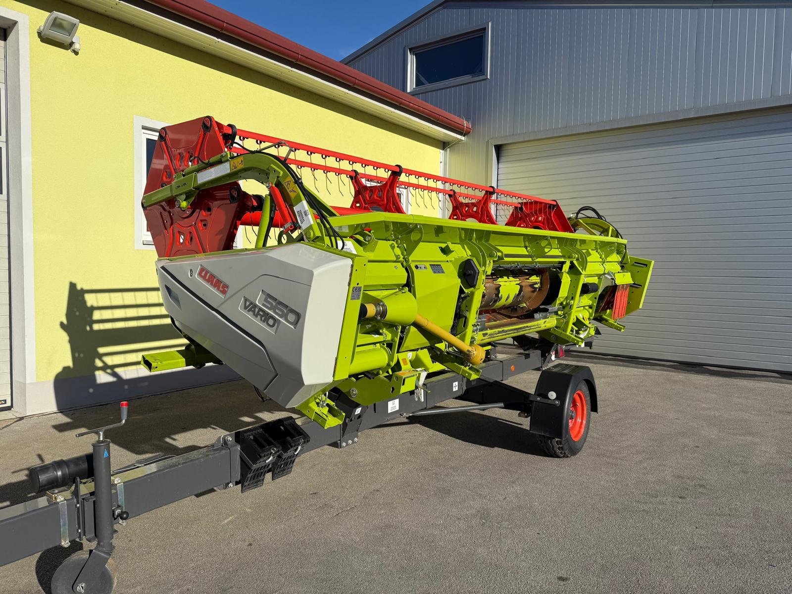 Schneidwerk des Typs CLAAS Vario 560 AC mit Raps Baujahr 2024, Gebrauchtmaschine in Breitenbrunn (Bild 2)