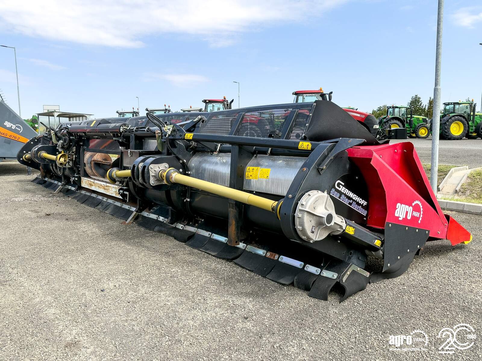 Schneidwerk типа Geringhoff SF Horizon 1230/FB 12-row sunflower header with John Deere and Claas bracket, 75 cm row spacing, folding frame design, stalk chopper, Gebrauchtmaschine в Csengele (Фотография 3)