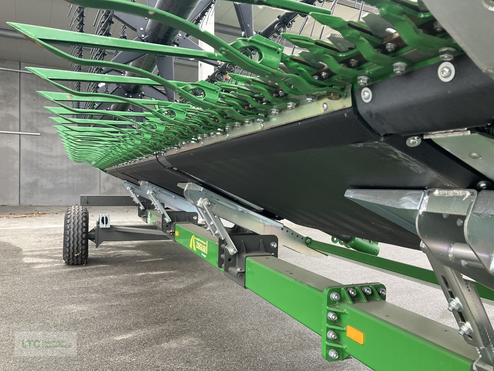 Schneidwerk типа John Deere 722 X Vario Schneidwerk, Neumaschine в Korneuburg (Фотография 13)