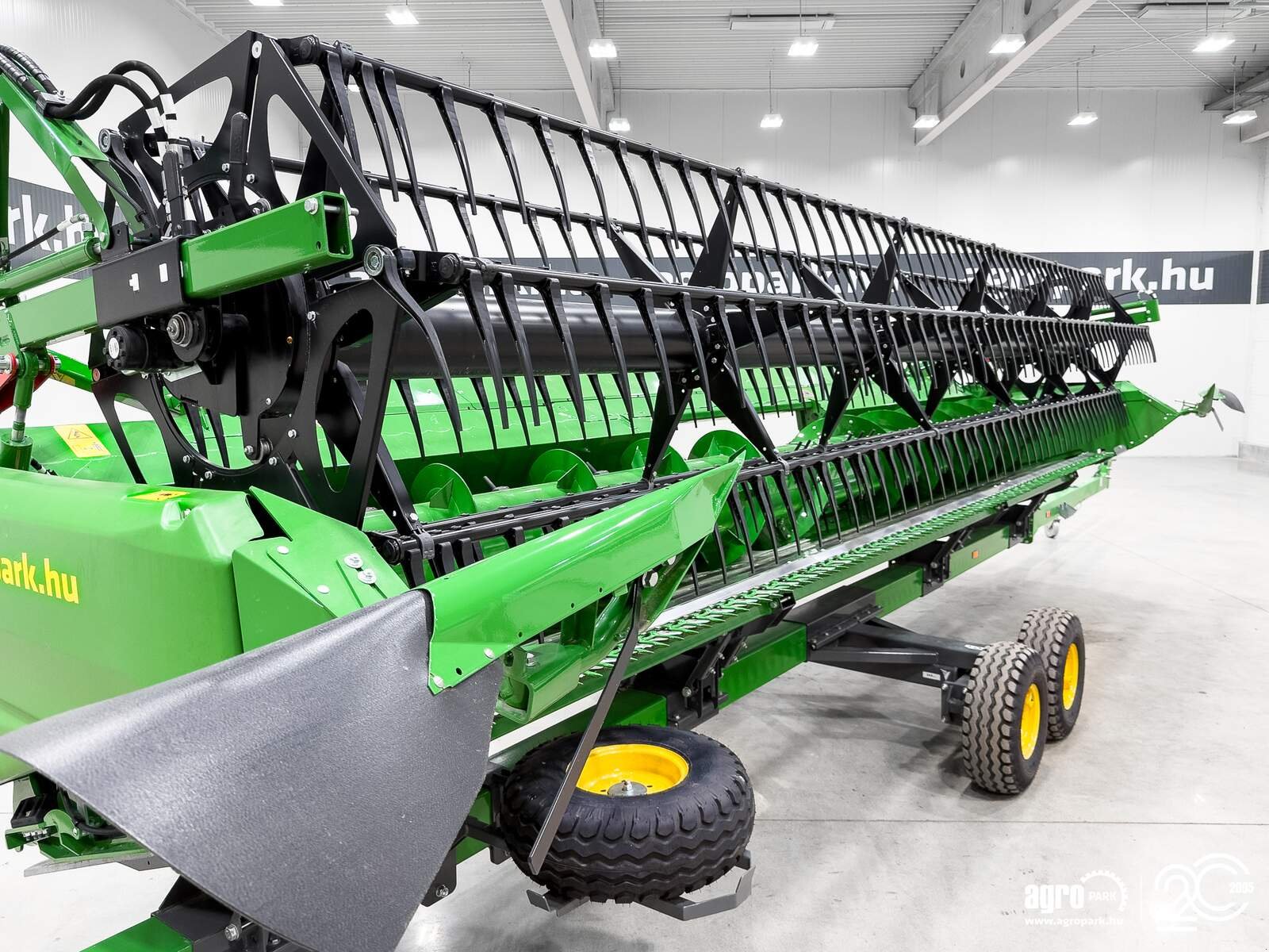 Schneidwerk tipa John Deere 725X 7,6 m variable depth grain header, rape side knives, transport trolley, Gebrauchtmaschine u Csengele (Slika 25)