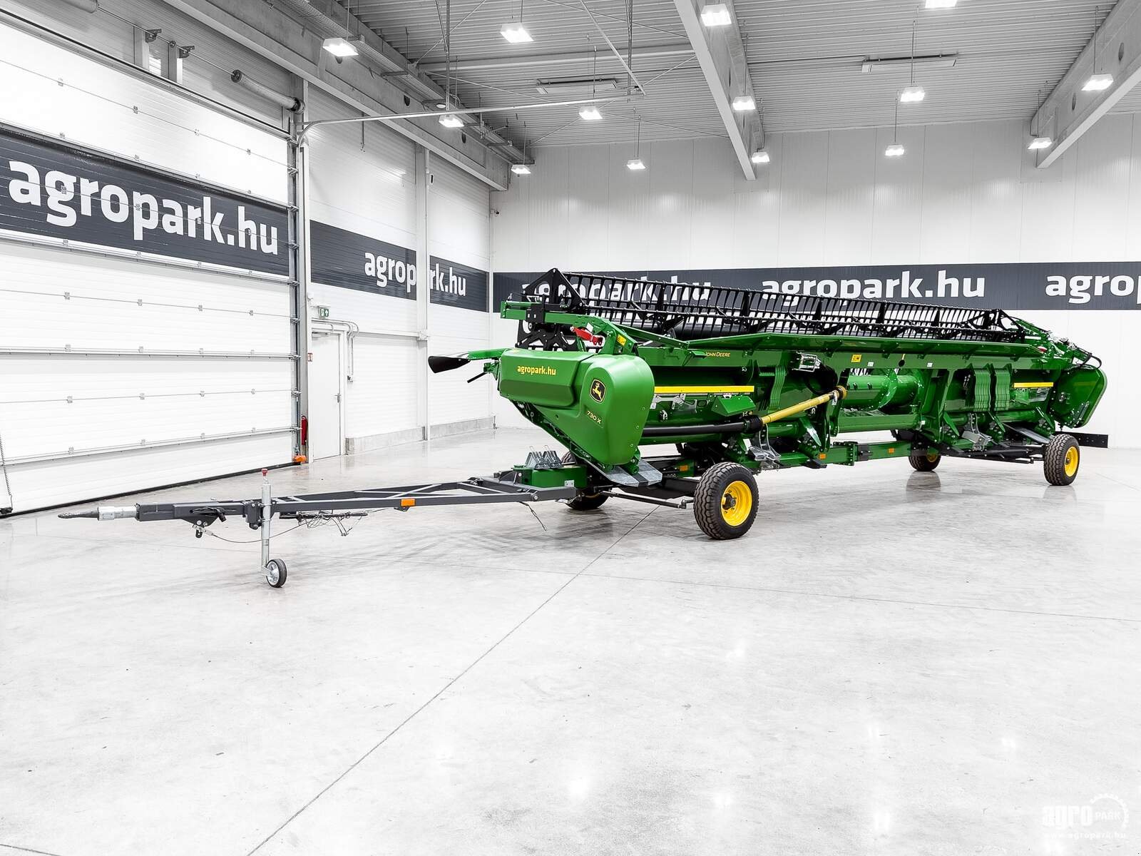 Schneidwerk типа John Deere 730X UNUSED 9,15 m variable depth grain header, rape side knives, transport trolley, Gebrauchtmaschine в Csengele (Фотография 4)