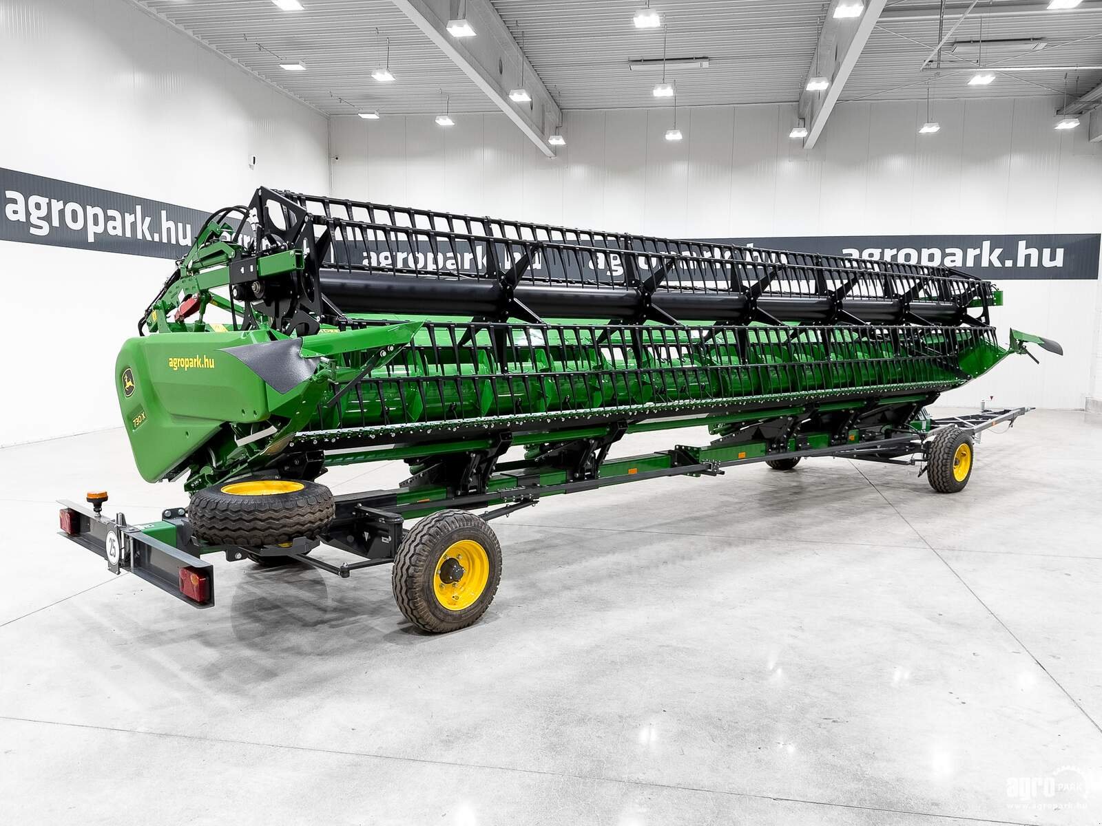 Schneidwerk типа John Deere 730X UNUSED 9,15 m variable depth grain header, rape side knives, transport trolley, Gebrauchtmaschine в Csengele (Фотография 7)