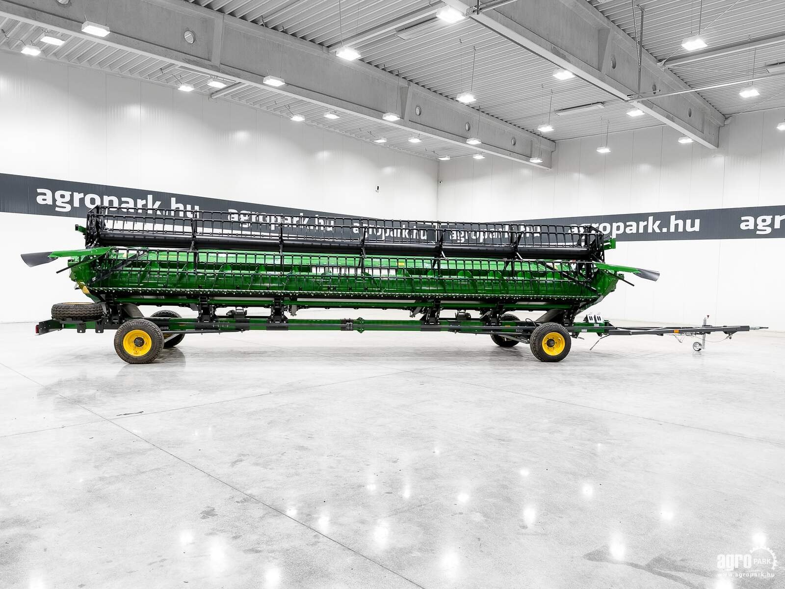 Schneidwerk типа John Deere 730X UNUSED 9,15 m variable depth grain header, rape side knives, transport trolley, Gebrauchtmaschine в Csengele (Фотография 11)