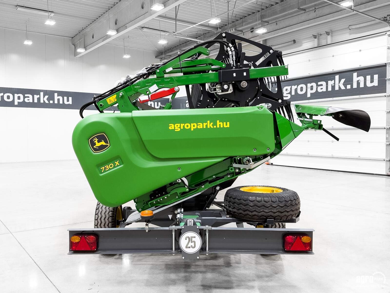Schneidwerk типа John Deere 730X UNUSED 9,15 m variable depth grain header, rape side knives, transport trolley, Gebrauchtmaschine в Csengele (Фотография 12)