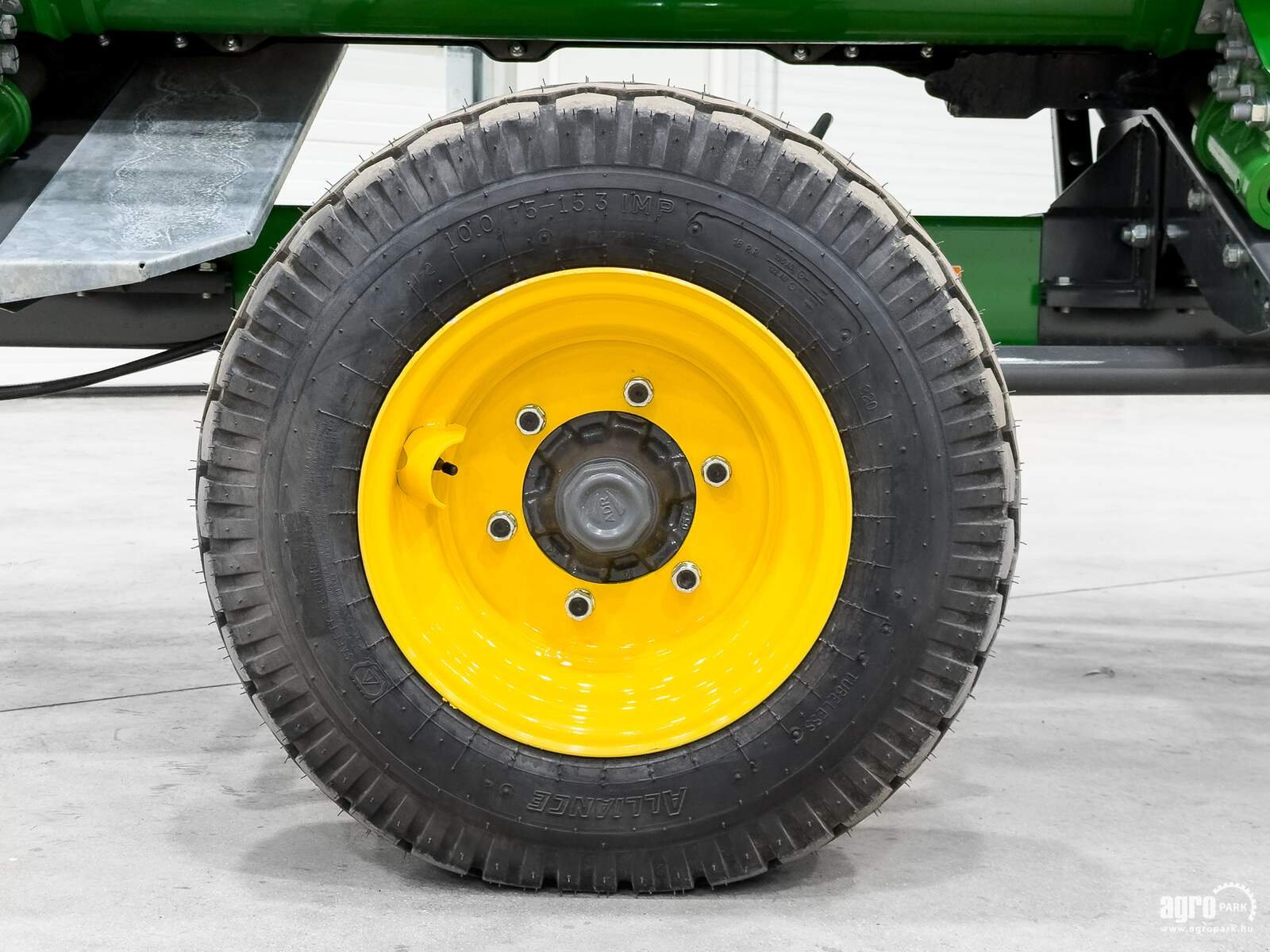 Schneidwerk типа John Deere 730X UNUSED 9,15 m variable depth grain header, rape side knives, transport trolley, Gebrauchtmaschine в Csengele (Фотография 21)