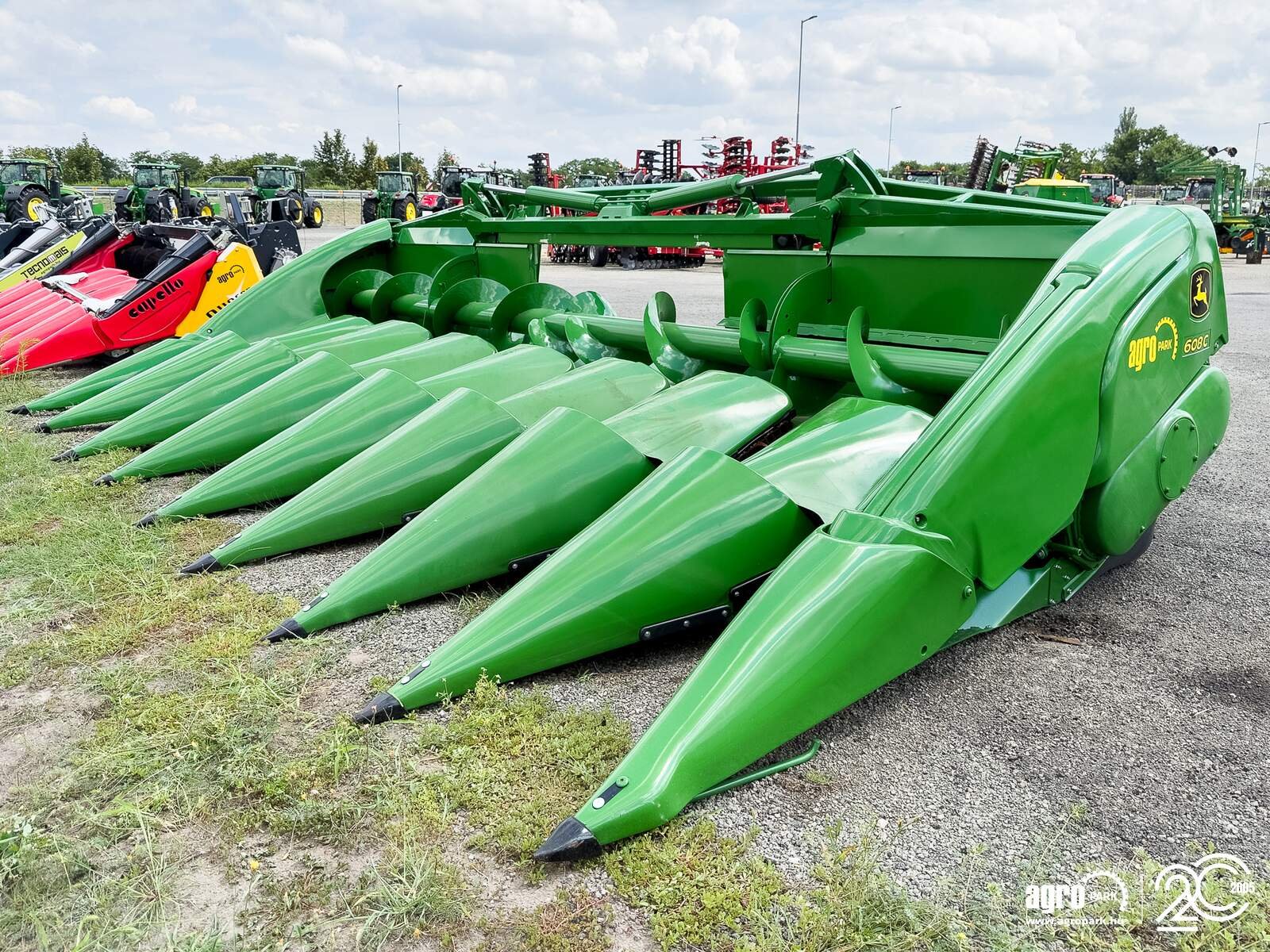 Schneidwerk typu John Deere Kemper 608C 8 row corn header with folding frame for John Deere combines, chopper, stubble stomper, 75 cm row spacing, StalkMaster, Gebrauchtmaschine v Csengele (Obrázek 1)