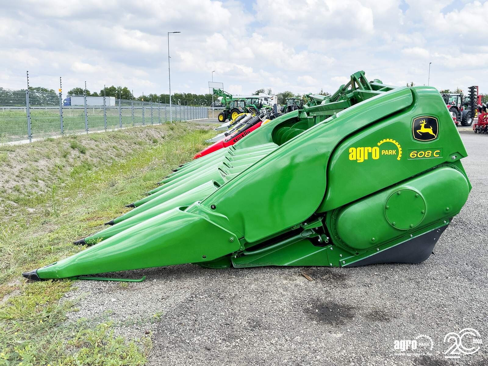Schneidwerk typu John Deere Kemper 608C 8 row corn header with folding frame for John Deere combines, chopper, stubble stomper, 75 cm row spacing, StalkMaster, Gebrauchtmaschine v Csengele (Obrázek 5)