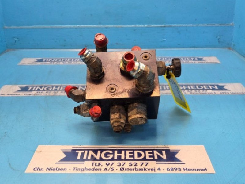 Schneidwerk des Typs MacDon D60, Gebrauchtmaschine in Hemmet (Bild 1)