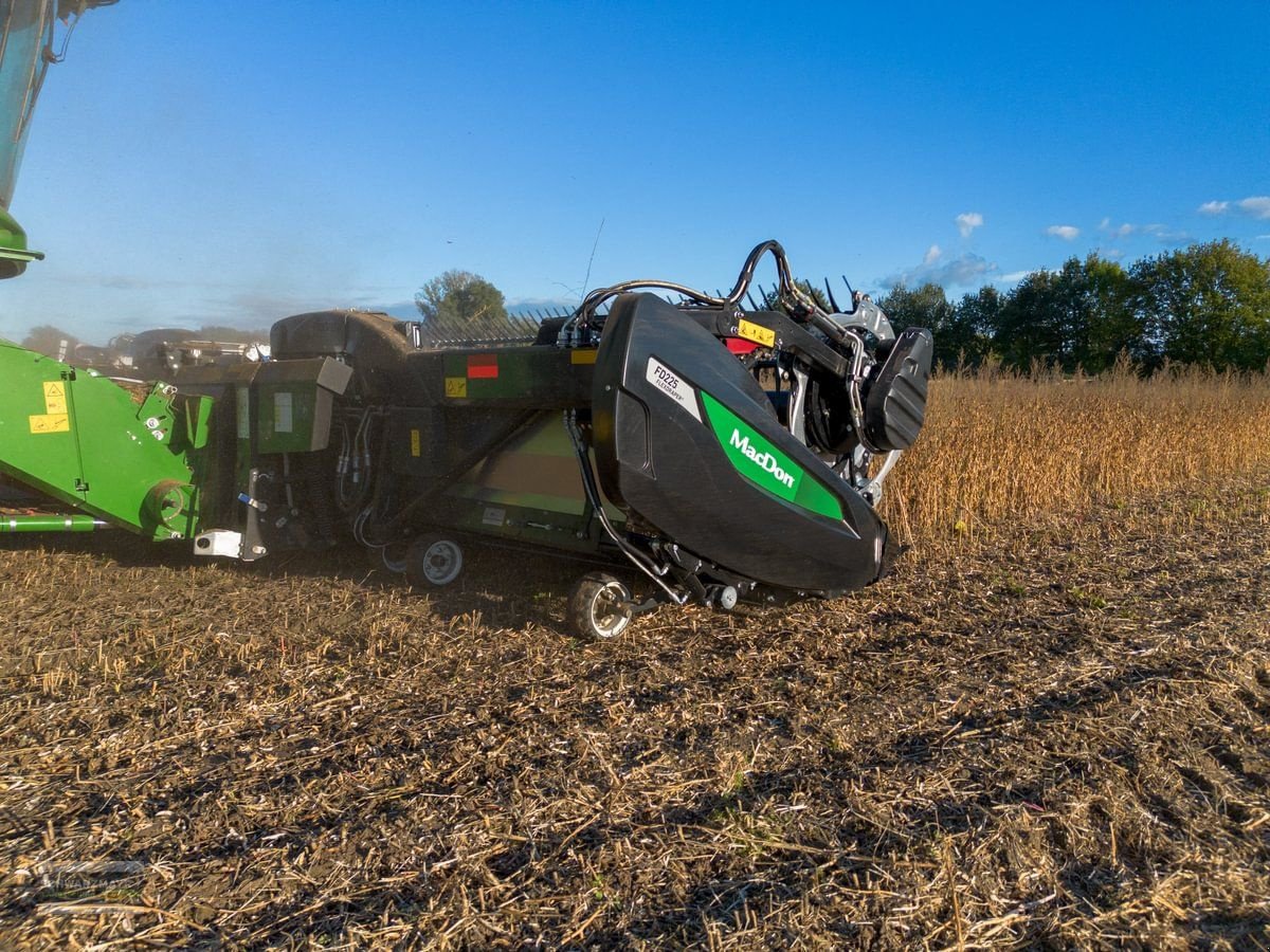 Schneidwerk des Typs MacDon FD225 7,6m, Neumaschine in Gampern (Bild 5)