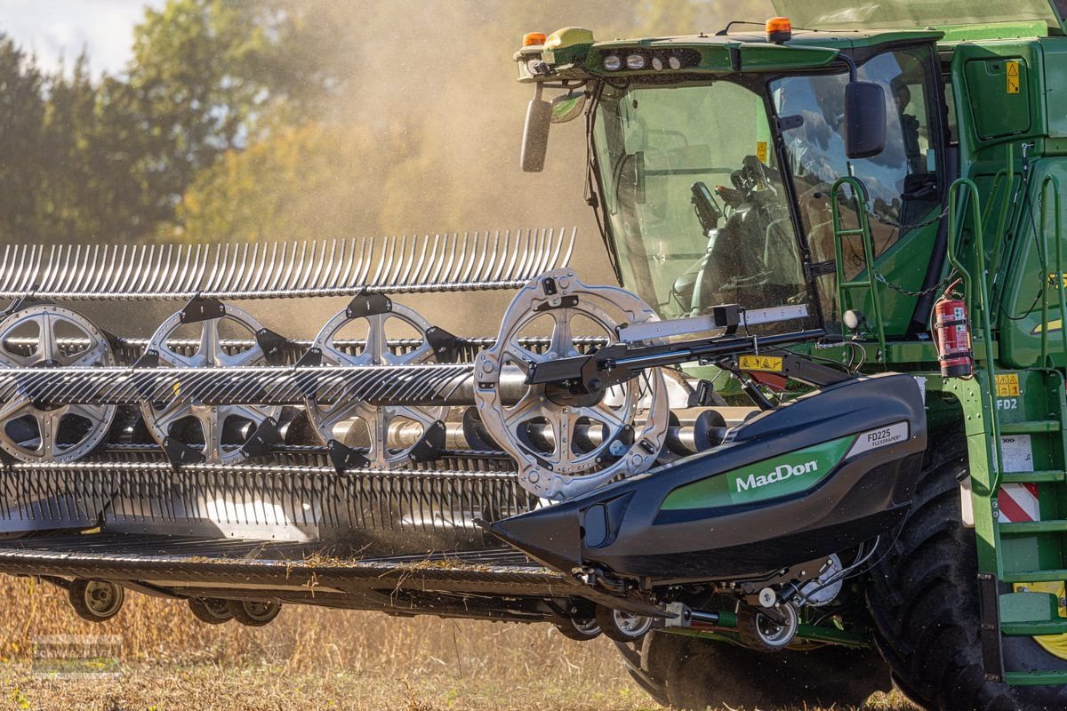 Schneidwerk des Typs MacDon FD225 7,6m, Neumaschine in Gampern (Bild 2)