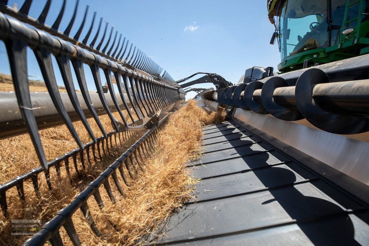 Schneidwerk du type MacDon FD230 9,1m, Neumaschine en Gampern (Photo 17)