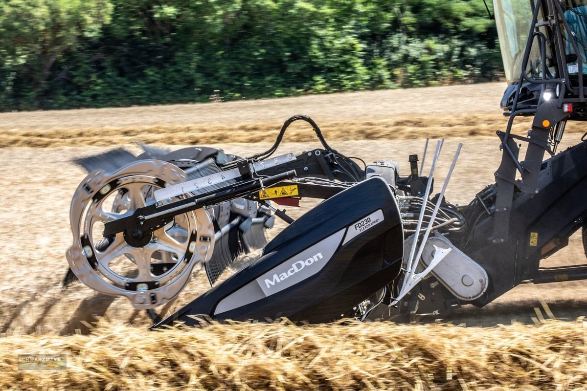 Schneidwerk du type MacDon FD230 9,1m, Neumaschine en Gampern (Photo 12)