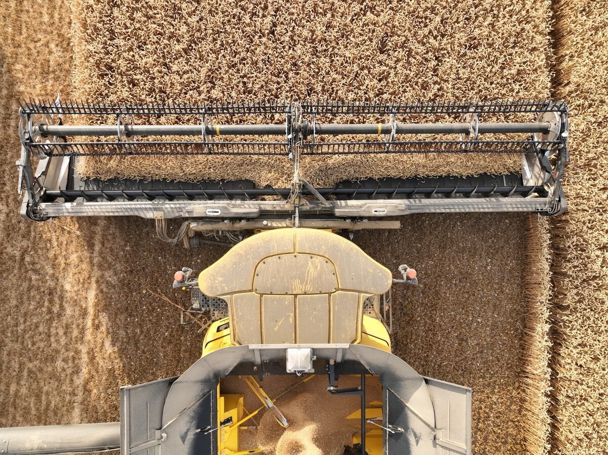 Schneidwerk des Typs MacDon FD235 10.6m, Neumaschine in Harmannsdorf (Bild 10)
