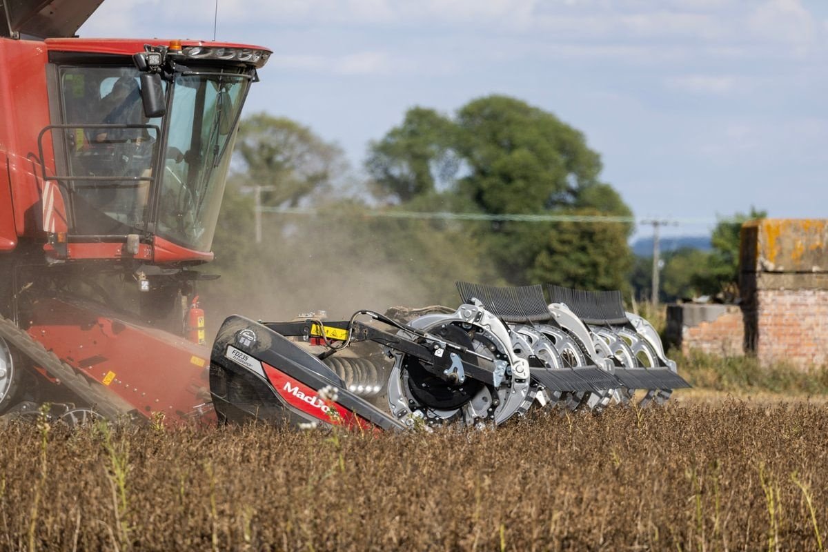 Schneidwerk des Typs MacDon FD235 10.6m, Neumaschine in Harmannsdorf (Bild 1)