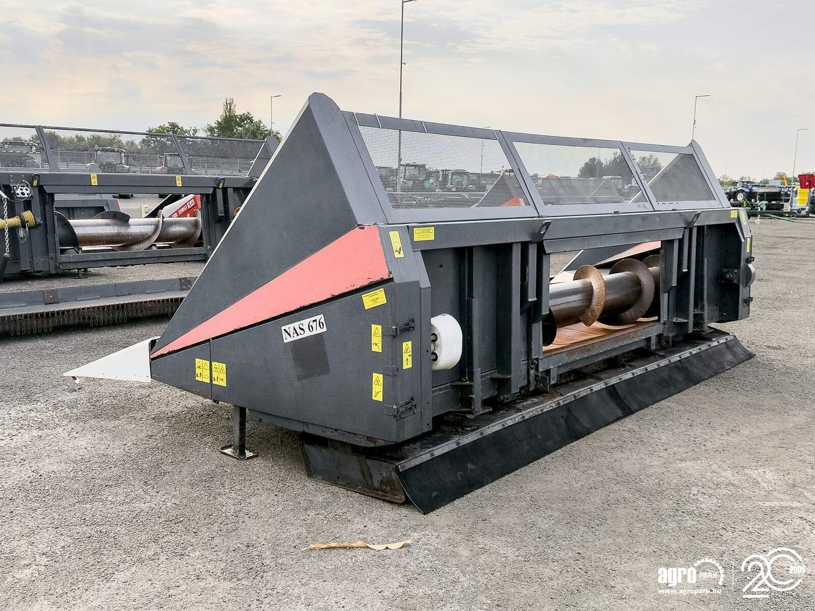 Schneidwerk des Typs NAS 676 Z 6 row sunflower header with chopper for JD combines, with 75 cm row spacing, Gebrauchtmaschine in Csengele (Bild 4)