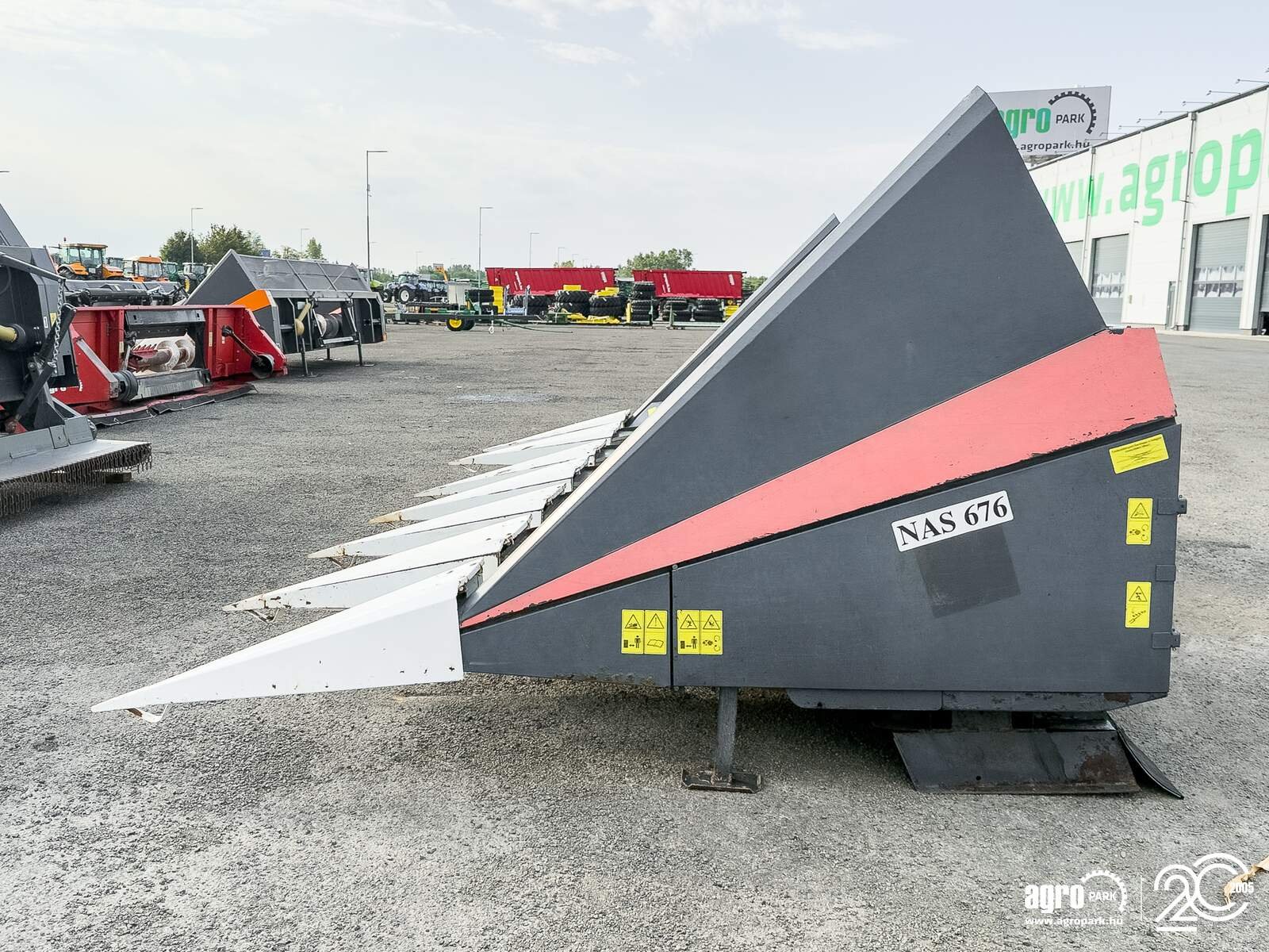 Schneidwerk des Typs NAS 676 Z 6 row sunflower header with chopper for JD combines, with 75 cm row spacing, Gebrauchtmaschine in Csengele (Bild 5)