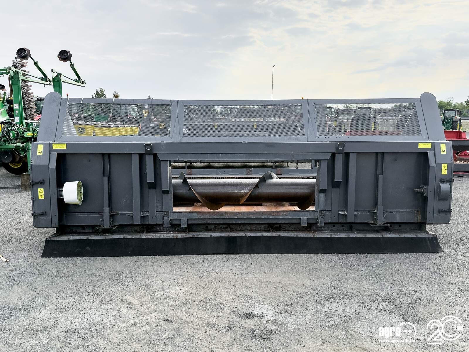 Schneidwerk des Typs NAS 676 Z 6 row sunflower header with chopper for JD combines, with 75 cm row spacing, Gebrauchtmaschine in Csengele (Bild 9)