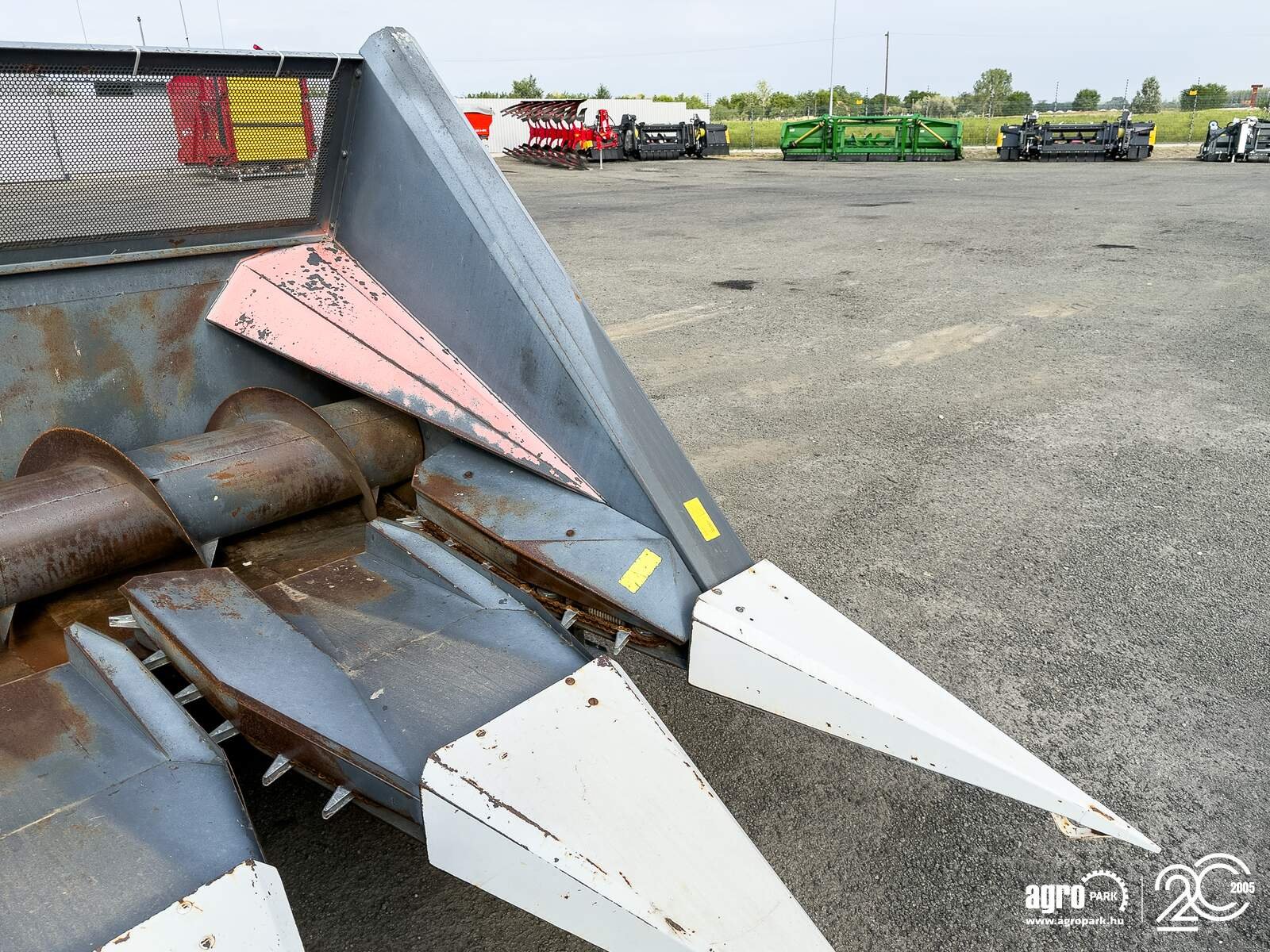 Schneidwerk des Typs NAS 676 Z 6 row sunflower header with chopper for JD combines, with 75 cm row spacing, Gebrauchtmaschine in Csengele (Bild 13)