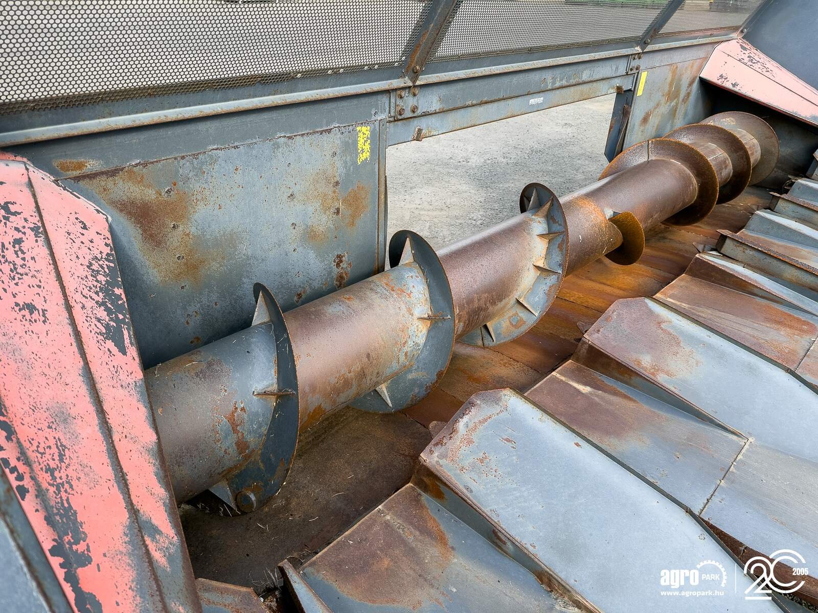 Schneidwerk des Typs NAS 676 Z 6 row sunflower header with chopper for JD combines, with 75 cm row spacing, Gebrauchtmaschine in Csengele (Bild 14)