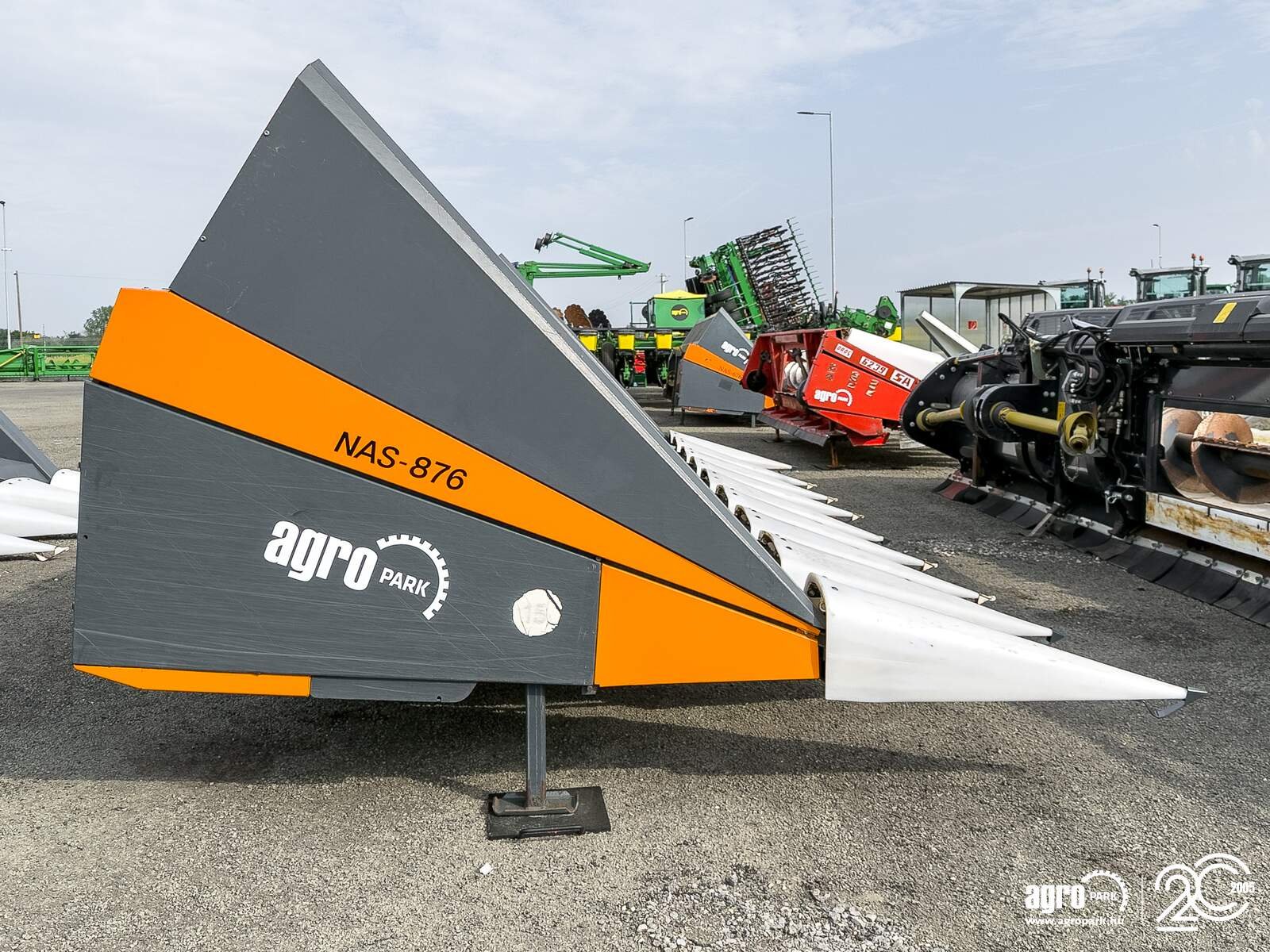 Schneidwerk του τύπου NAS 876 8 rows, 75 cm row spacing, for New Holland combines, Gebrauchtmaschine σε Csengele (Φωτογραφία 3)