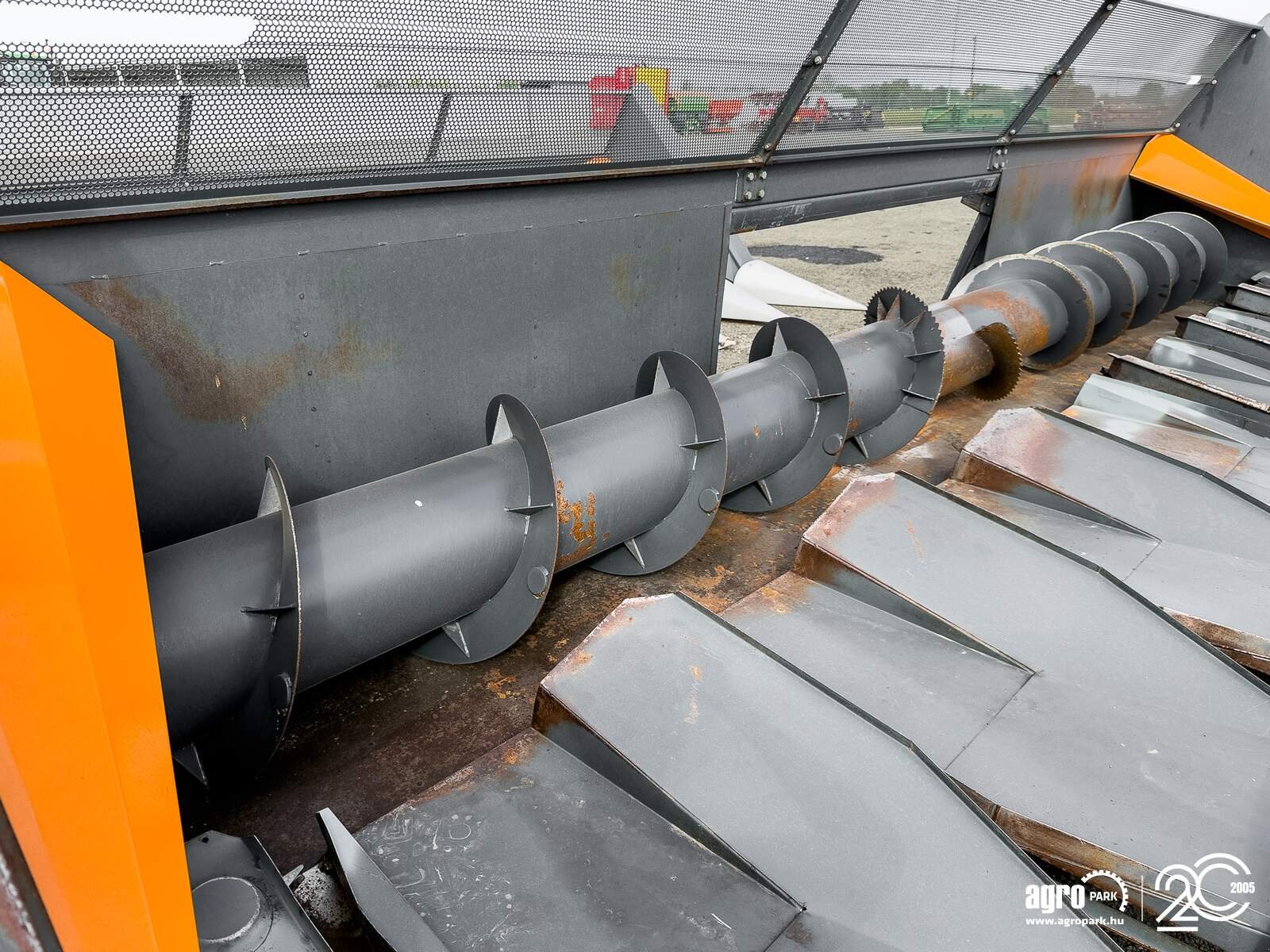 Schneidwerk του τύπου NAS 876 8 rows, 75 cm row spacing, for New Holland combines, Gebrauchtmaschine σε Csengele (Φωτογραφία 16)