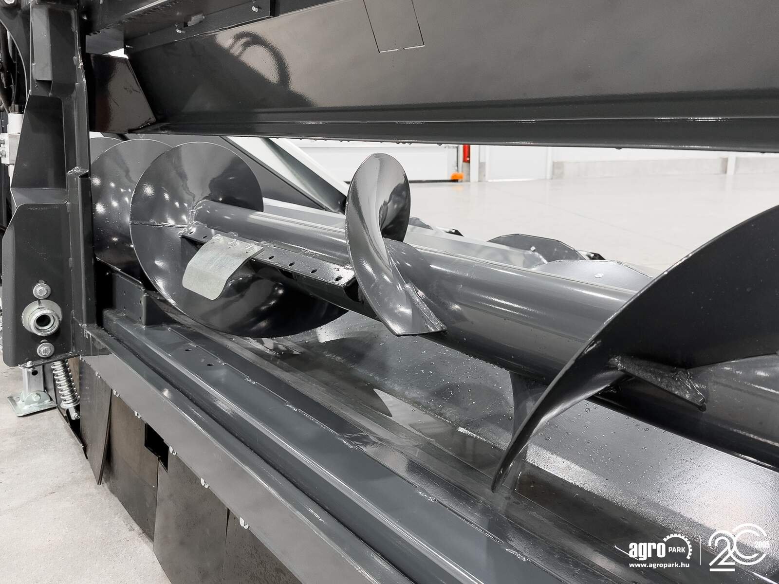 Schneidwerk of the type Tecnomais TM3 6R 6 row (75 cm), rigid corn header for Case IH and New Holland combines, with chopper and stalk crushers, Gebrauchtmaschine in Csengele (Picture 24)