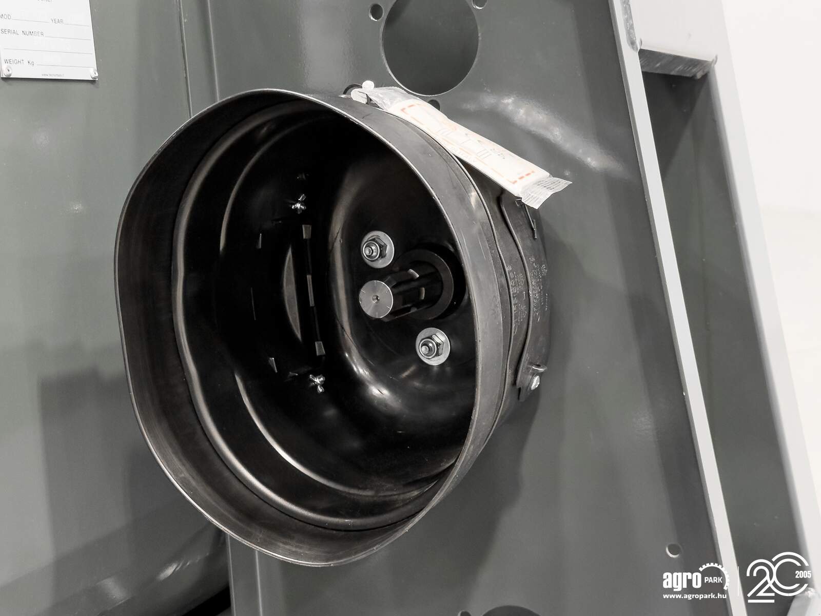 Schneidwerk of the type Tecnomais TM3 6R 6 row (75 cm), rigid corn header for Case IH and New Holland combines, with chopper and stalk crushers, Gebrauchtmaschine in Csengele (Picture 27)