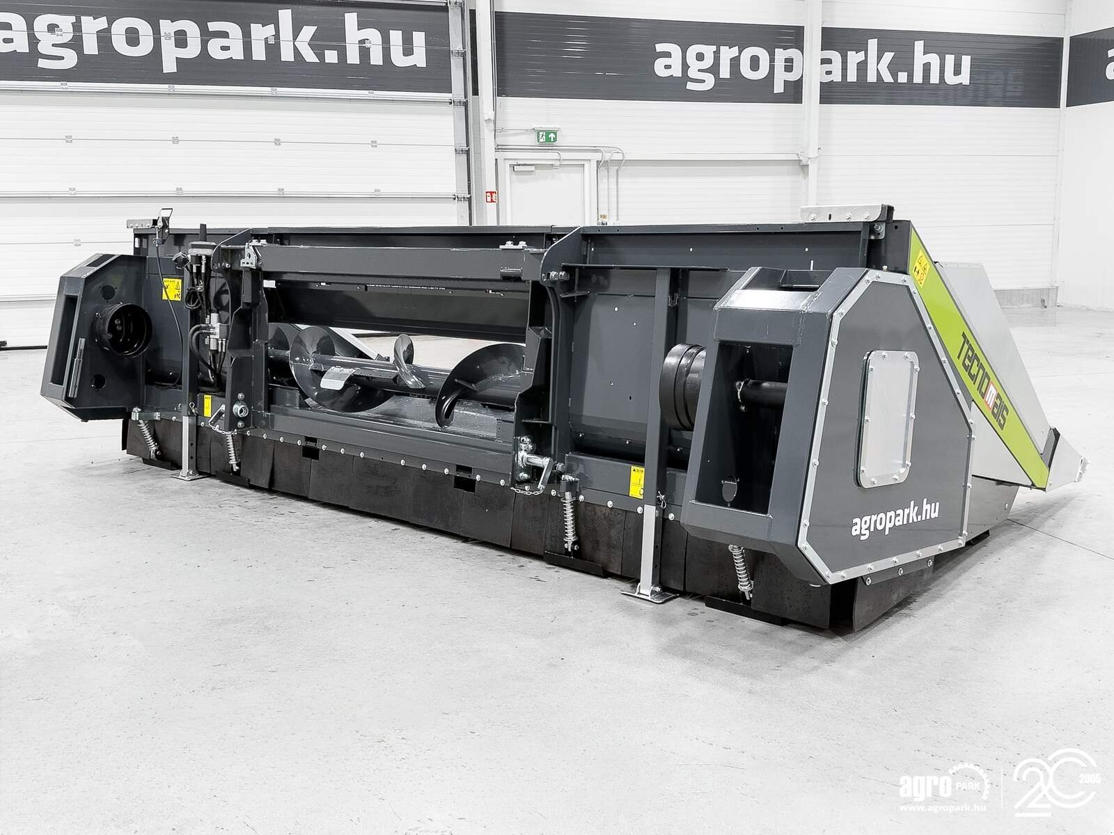 Schneidwerk des Typs Tecnomais TM3 6R 6 row (75 cm), rigid corn header for Claas Tucano and Lexion combines, with chopper and stalk crushers, Gebrauchtmaschine in Csengele (Bild 3)